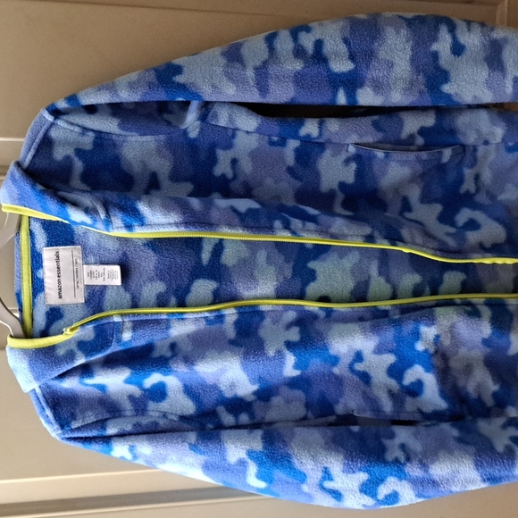 Amazon Essentials Blue Fleece Camo Hoodie jacket - Picture 7 of 8